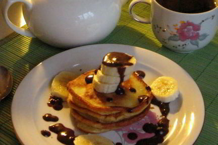 Оладьи с бананом, яблоком и корицей