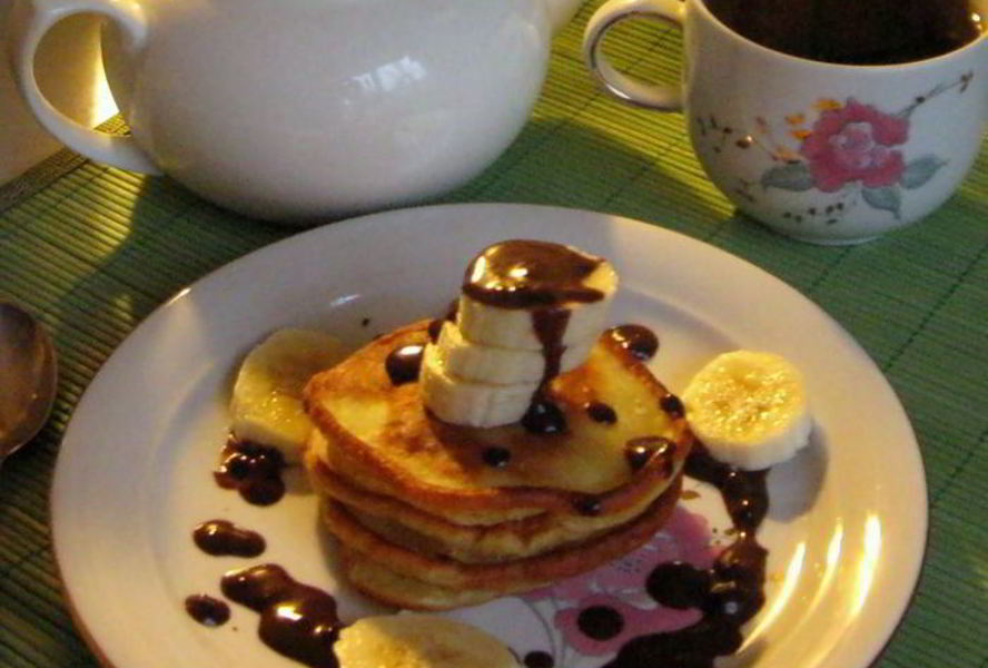 Оладьи с бананом, яблоком и корицей