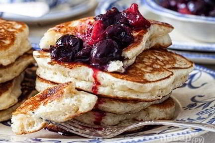 Оладьи с медом на дрожжах