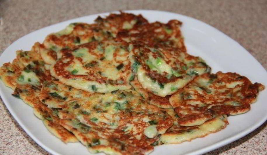 Рецепт оладьи с зеленым луком и сыром на сметане