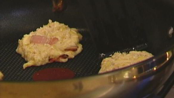 ШАГ 8. овсяные оладьи с картофелем, сыром и беконом