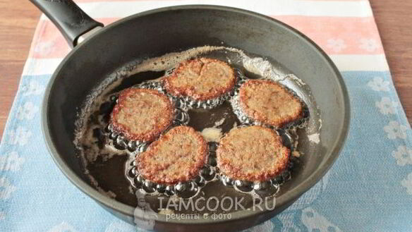 ШАГ 8. печеночные оладьи с манкой