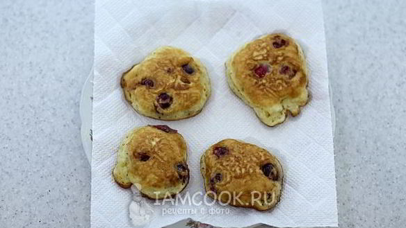 ШАГ 8. пышные оладьи с черешней