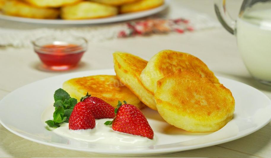 Рецепт сладкие оладьи на молоке и сухих дрожжах