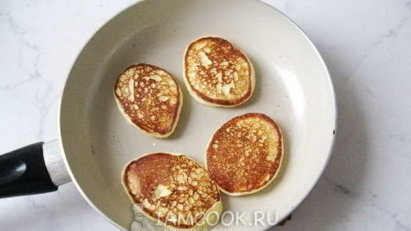 ШАГ 8. творожные оладьи на молоке