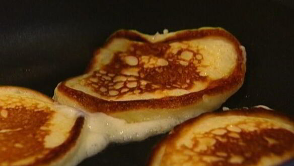 ШАГ 8. творожные оладьи с ягодами