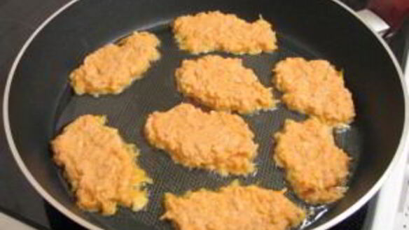 ШАГ 7. яблочно-морковные оладьи