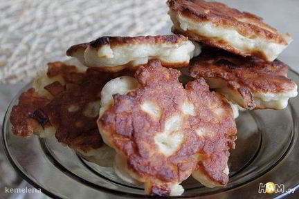 Яблочные дрожжевые оладьи