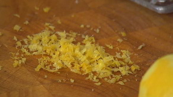 ШАГ 5. яблочные оладушки с грецкими орехами и изюмом