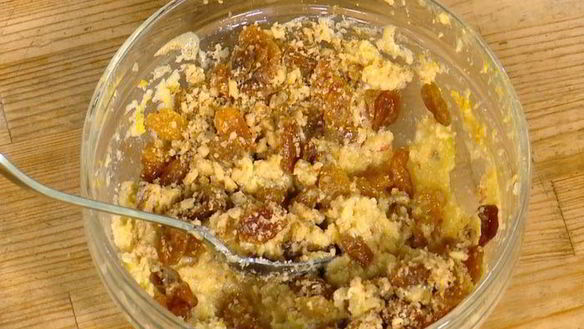 ШАГ 7. яблочные оладушки с грецкими орехами и изюмом