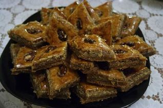 Пахлава с грецкими орехами и медом