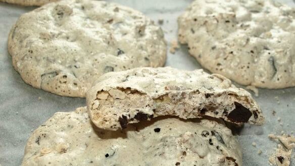 ШАГ 8. белковое печенье с орехами и шоколадом