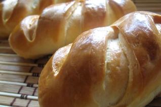 Дрожжевые рогалики с сыром