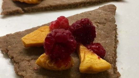 ШАГ 11. дважды малиновое печенье с персиком