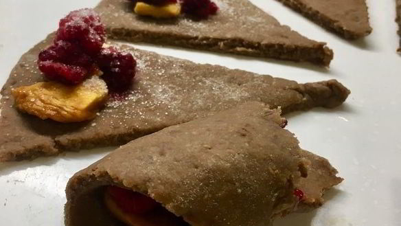 ШАГ 12. дважды малиновое печенье с персиком