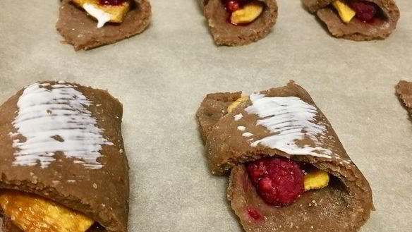 ШАГ 13. дважды малиновое печенье с персиком