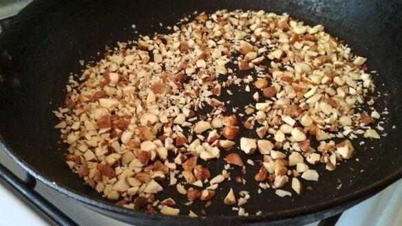 ШАГ 3. финиковое печенье с жареным фундуком