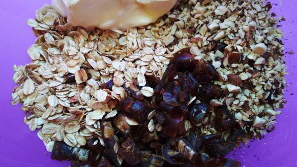 ШАГ 5. финиковое печенье с жареным фундуком