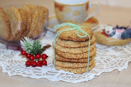 Хрустящее песочное печенье с кунжутом
