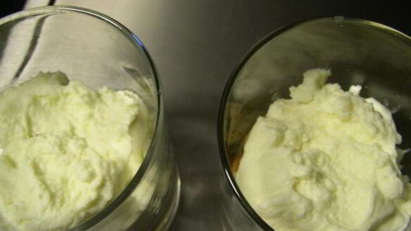 ШАГ 7. мусс из белого шоколада с инжиром и песочным печеньем