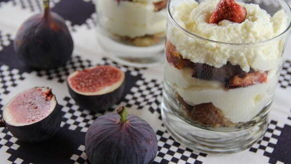 ШАГ 9. мусс из белого шоколада с инжиром и песочным печеньем