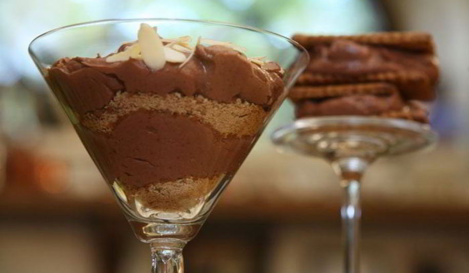 Рецепт мусс из маскарпоне с какао, печеньем и миндалем