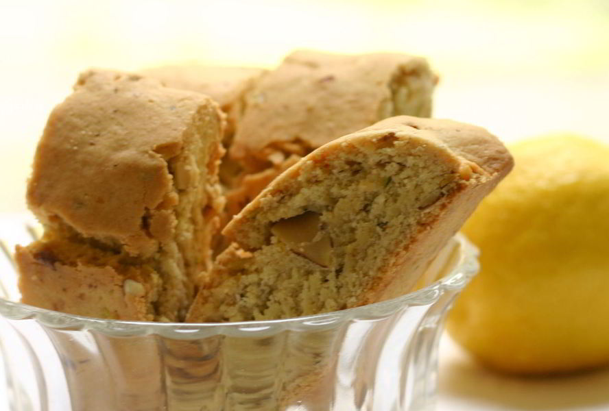 Ореховые бискотти с лимонной цедрой