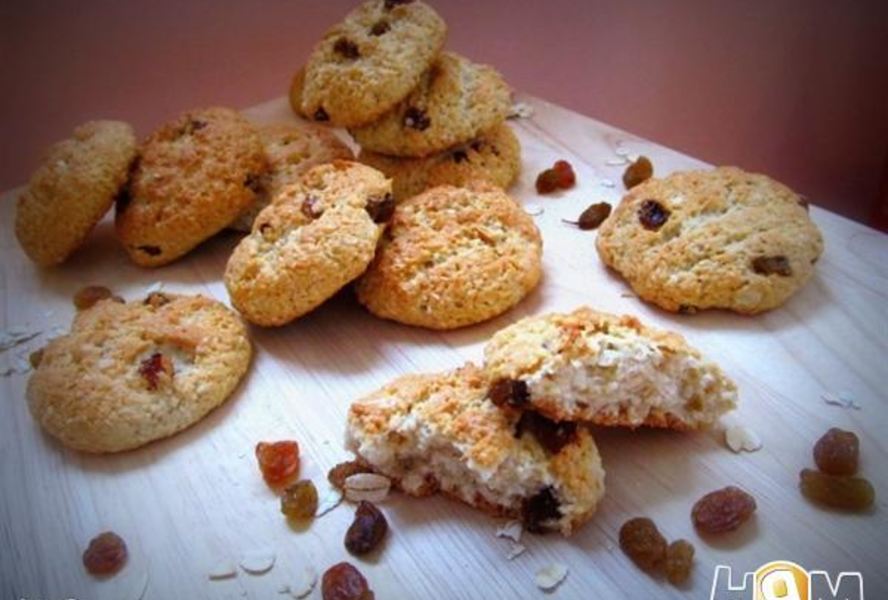 Овсяно-кокосовое печенье с изюмом