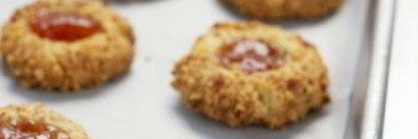 Пасхальное миндальное печенье с джемом