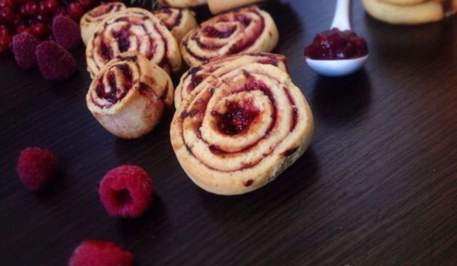 Рецепт печенье ежевично-малиновые завитушки