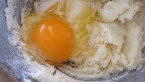 ШАГ 2. печенье ежевично-малиновые завитушки