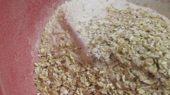 ШАГ 2. печенье-крекер с медом и грецкими орехами