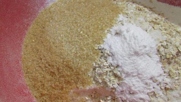 ШАГ 3. печенье-крекер с медом и грецкими орехами