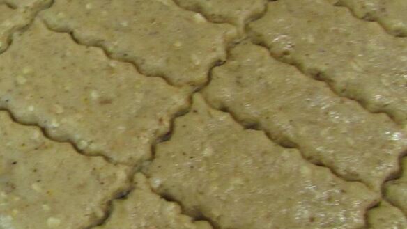 ШАГ 9. печенье-крекер с медом и грецкими орехами