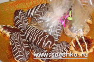 Печенье с шоколадом, глазурью и вареньем