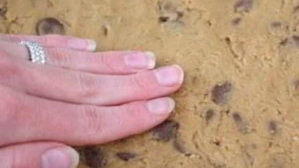 ШАГ 7. печенье с шоколадом и соломкой