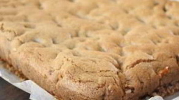 ШАГ 8. печенье с шоколадом и соломкой