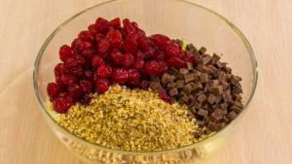 ШАГ 8. печенье творожное с вишней, миндалем и шоколадом