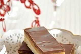 Песочное печенье с вареной сгущенкой под шоколадной глазурью