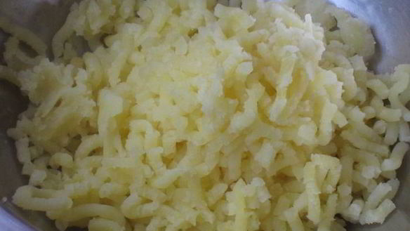 ШАГ 2. рогалики с картофелем и моцареллой