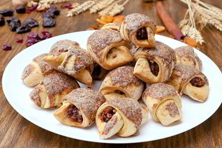 Рогалики с сухофруктами
