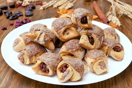 Рогалики с сухофруктами