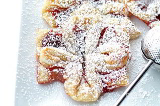 Рождественское печенье из слоеного теста