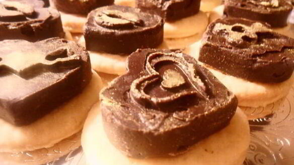 ШАГ 4. шоколад и песочное печенье