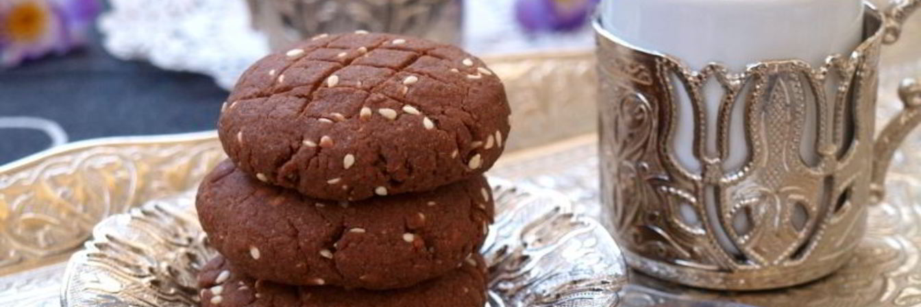 Шоколадное печенье с кунжутом