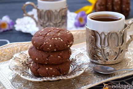 Шоколадное печенье с кунжутом