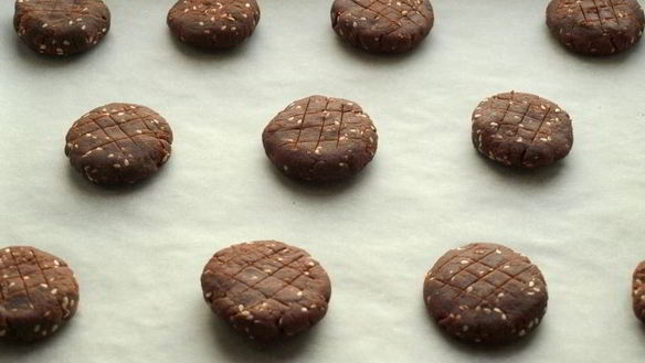 ШАГ 5. шоколадное печенье с кунжутом