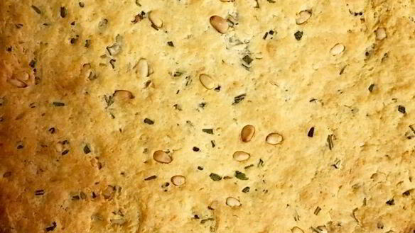 ШАГ 4. сырное печенье с кедровыми орешками и травами