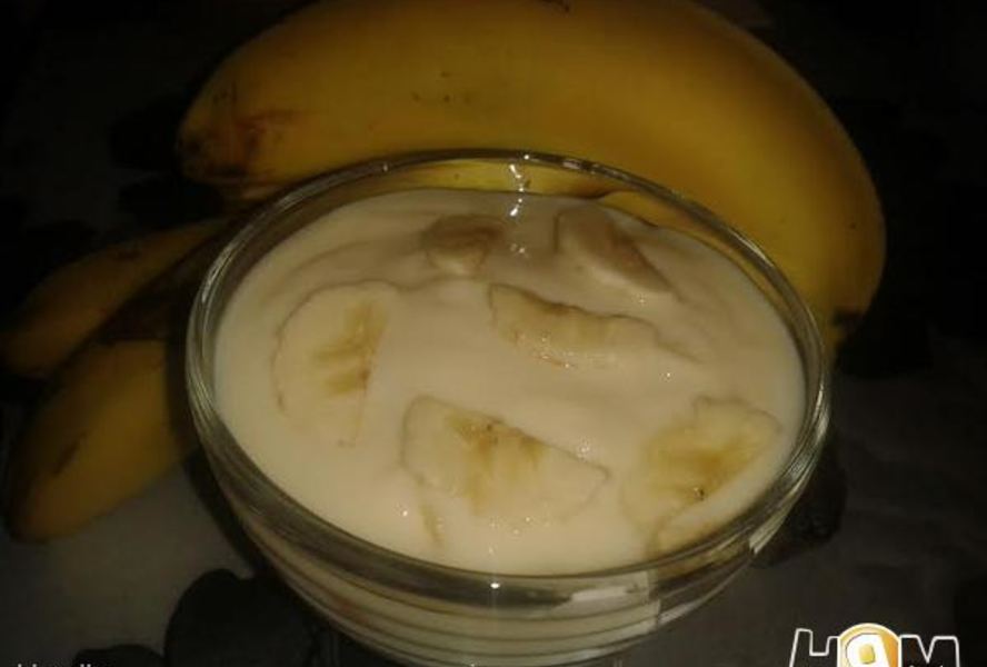 Ванильный пудинг с бананом и печеньем