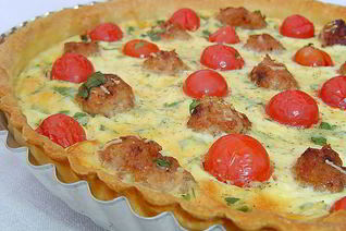 Киш с помидорами черри и мясными шариками